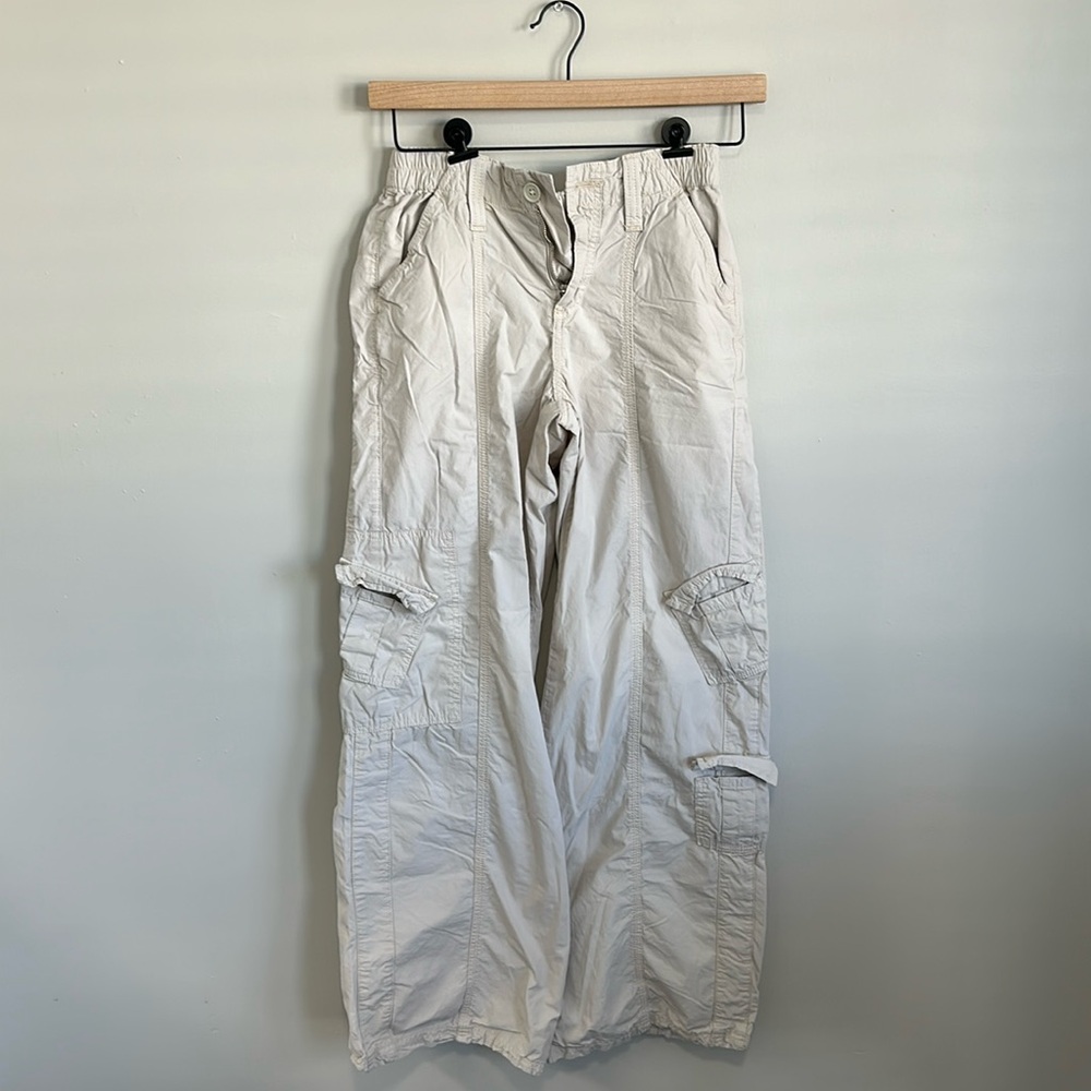 BDG low rise cargo pants from urban outfitters.